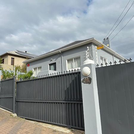 12 Greenpoint Guesthouse ケープタウン エクステリア 写真