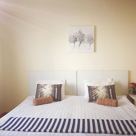 12 Greenpoint Guesthouse ケープタウン エクステリア 写真